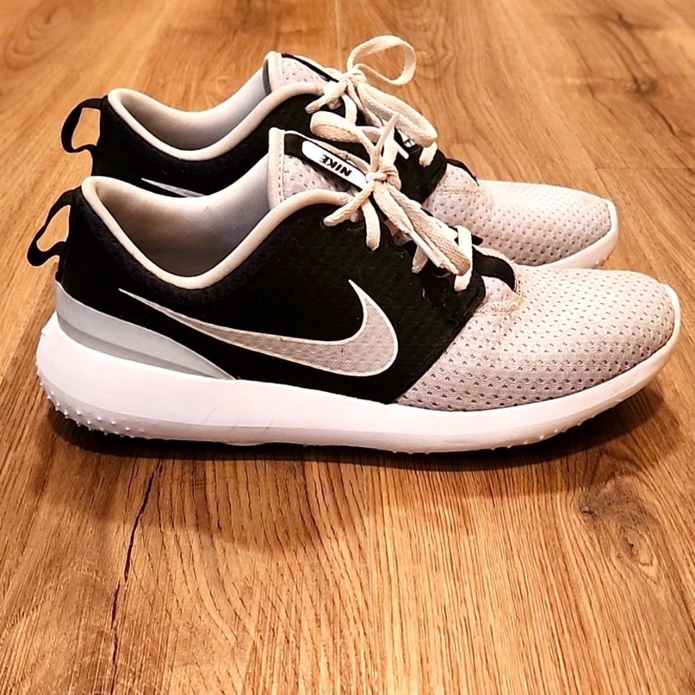 Mens Nike golf shoe